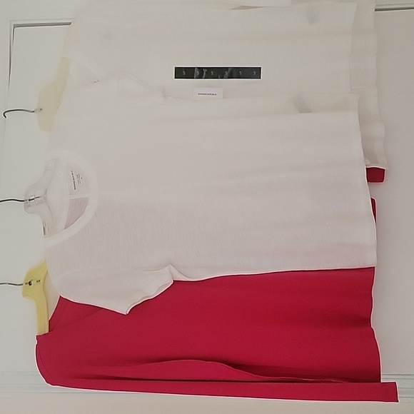 3 Banana Republic light weight t-shirts - Picture 1 of 16